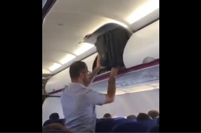 Odwalił konkretną żenadę! Stewardessa nie mogła uwierzyć co typ próbuje zrobić!