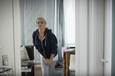 Ta blondi nigdy się nie poddaje! Czyli jak sobie radzić z wejściem do kibelka po mężu :D