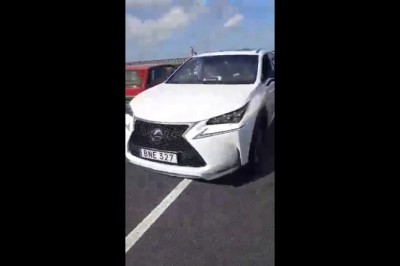 Kierowcy lecą pod prąd korytarzem życia! Takiej żenującej sytuacji na drodze dawno nie widziałem! 