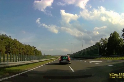 Centymetry od tragedii na A1! Czyli jak nie włączać się do ruchu na autostradzie!