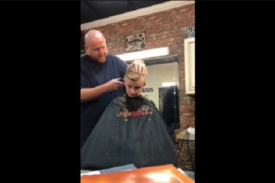 Chłopak mało nie zszedł na fotelu u fryzjera! Był przekonany, że odciął mu ucho! 