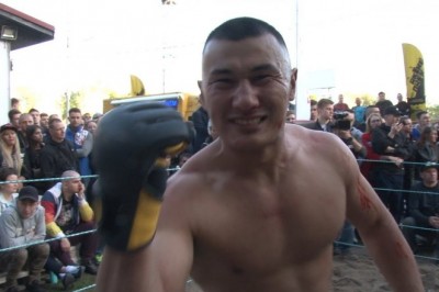 Amatorskie walki pracowników w Rosji! Tam się nie cackają, każdy idzie na całość!