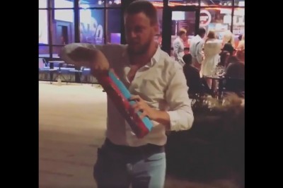 Blondyna niszczy prezent pijanemu typowi i jeszcze ma pretensje!