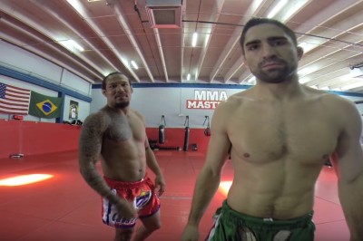 Nie ma, że boli! Mistrzowski pokaz treningu bokserskiego bez rękawic!