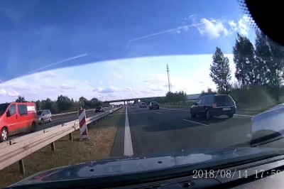 Nagranie jak Polak przechytrza litewskiego szeryfa na S8 w czasie korku!