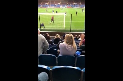 Blondyna przyjęła piękny strzał na główkę! Tego na bank nie przewidziała!