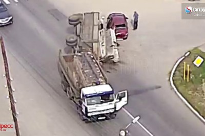 Dziewczyna z psem na pasach kontra rozpędzony Kamaz! To się nie mogło dobrze skończyć!