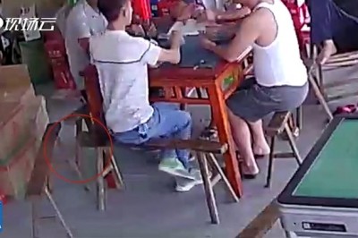 Jak stracić wszystkie pieniądze grając z kolegami w karty? Bardzo nietypowy sposób