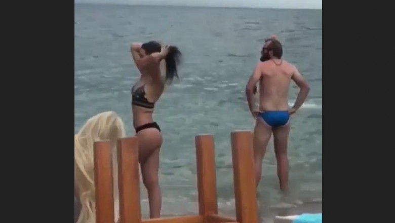Chciała zrobić sobie fajną sesję na plaży. Mężczyzna z drugiego planu postanowił zrobić wszystko, żeby nie wyszło