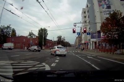 Popis możliwości taksówkarza z Wrocławia. On ma licencje, więc może łamać przepisy