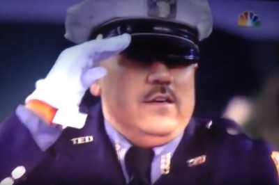 Mocna wtopa podczas ceremonii otwarcia. Policjant chyba spali się ze wstydu 