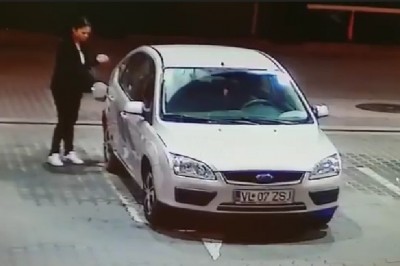 Kobieca logika, czyli niesamowita walka z wężem na stacji benzynowej :D