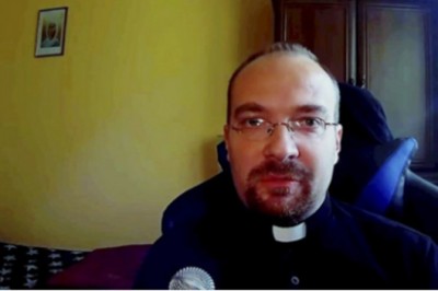 Ksiądz postanowił obejrzeć „Kler” Smarzowskiego w kinie. W sieci umieścił zaskakującą recenzję