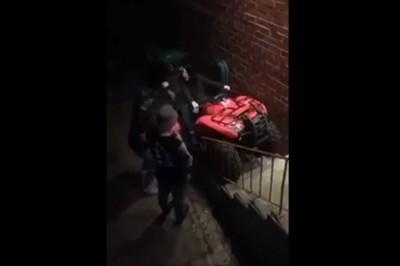 Chciał się popisać przed dziewczyną i wjechać na imprezę quadem po schodach