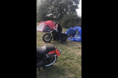 Dosłownie zaorany. Czyli jak obudzić kumpla na kacu w motocyklowym stylu