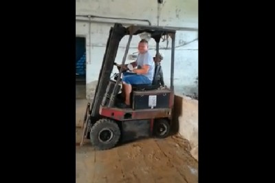 Rozbiórka widlakiem. Tak to się kończy, gdy brakuje wyobraźni :D