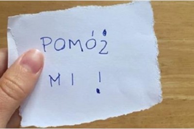 11-latka na koniec lekcji wręcza nauczycielce małą karteczkę. Napisała na niej dwa słowa 