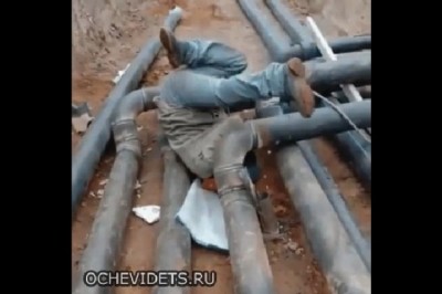 Edek akrobata mistrzem spawania na budowie. Szef jest dumny z takiego pracownika