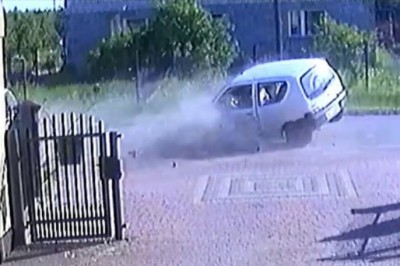 Opel taranuje Seicento. Tak to się kończy, gdy nie patrzysz w lusterka