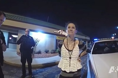 Nagranie jak dziewczyna zawinęła radiowóz policjantowi. Byli mocno zdziwieni