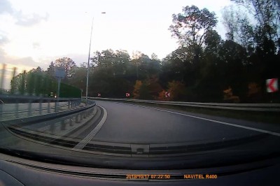 Mietek majsterkowicz postanowił zrobić sobie parking na zakręcie zjazdu z A1