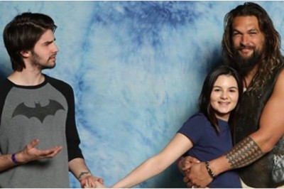 Poprosił o zdjęcie Jasona Mamoe ze swoją dziewczyną. Rezultat bardzo zaskoczył chłopaka 