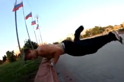 Głową muru nie przebijesz. On jednak postanowił to sprawdzić