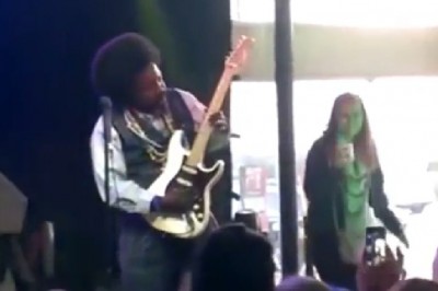 Muzyk znokautował fankę na scenie. Chciała sobie obok niego potańczyć