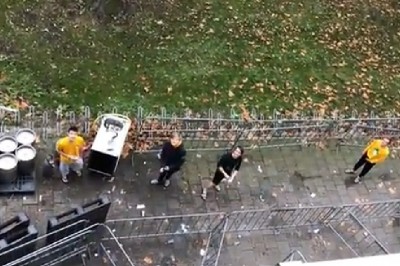 Tak studenci piją piwo w akademiku, kiedy nie chce im się schodzić do kumpli