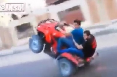 Jazda dwóch cwaniaków, którzy nie potrzebowali patrzeć na drogę. Ku przestrodze 