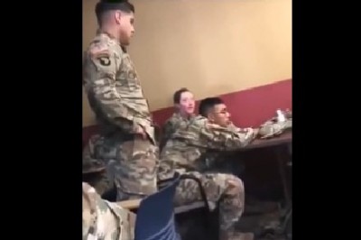 Ziomek został przyłapany na spaniu podczas szkolenia. Majty miał chyba do zmiany