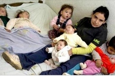 W wieku 17 lat ma już 7 dzieci, które wychowuje sama. Ojcowie maluchów zostawiali ją bardzo szybko