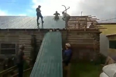 Trzymajcie tam na dole, a ja zjadę. Gdy nuda w pracy, a masz płacone na godzinę