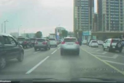 Stoisz sobie spokojnie w korku, a tu nagle ziomek rozwala system