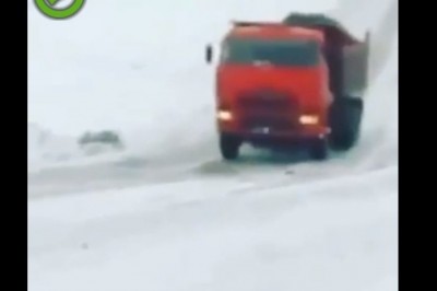 Dawaj Edek, kto jak nie Ty?! Mistrzowski podjazd ciężarówką pod górkę