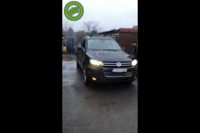 Janusz gaz do dechy i lecisz tym VW. Czyli jak nie wyciągać wózka widłowego 