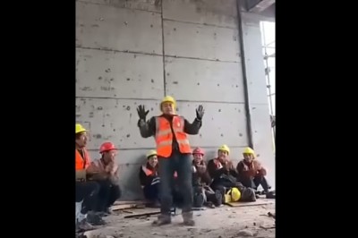 Ten budowlaniec swoim tańcem przebiłby chyba samego Michaela Jacksona. Rusza się jak człowiek guma