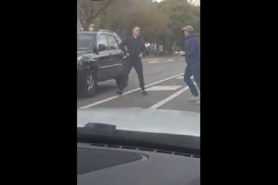 Ledwo wrócił do swojego samochodu. Tak się kończą niepotrzebne spięcia na drodze