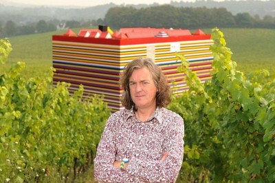 Postanowił zbudować prawdziwy dom z klocków LEGO. Jego wnętrze wygląda niesamowicie