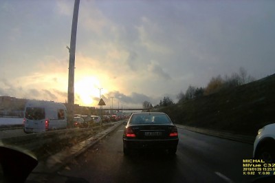 Gdański szeryf prawie doprowadza do kolizji, żeby tylko nie wpuścić innego kierowcy