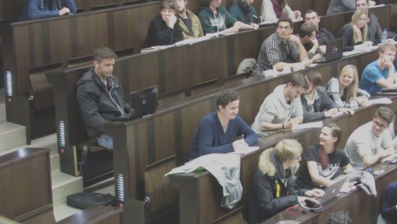 Ziomek odwalił konkretny numer w czasie wykładu. Wszyscy mieli ubaw