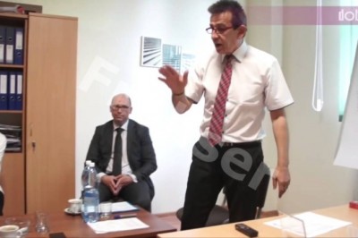 Burmistrz Kłodzka mocno pociśnięty podczas konferencji. Dyrektor przesadził?