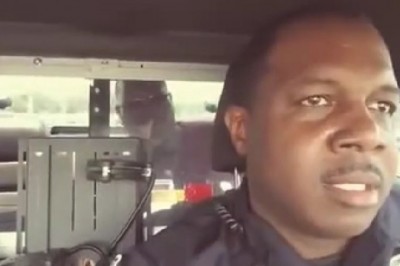 Ziomek zagiął policjanta podczas transportu na dołek. Takiej odpowiedzi się nie spodziewał