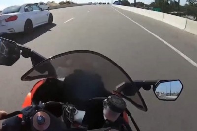 Kasowanie BMW podczas wyścigu z motocyklem. Wystarczyła chwila 