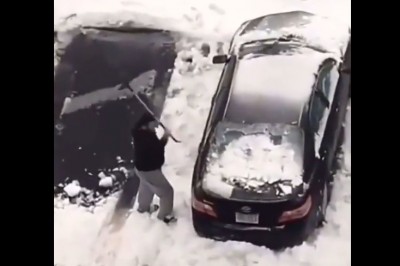 Seba, mistrz osiedla w odśnieżaniu samochodu. Jego ciężko przebić