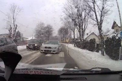 Kolejny niecierpliwy z BMW. Tak bardzo mu się spieszyło