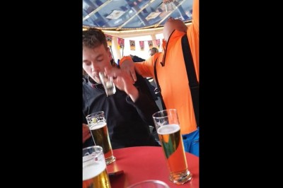 Nieudane picie z kumplami. Kiedy na imprezie chcesz się zapaść pod ziemię