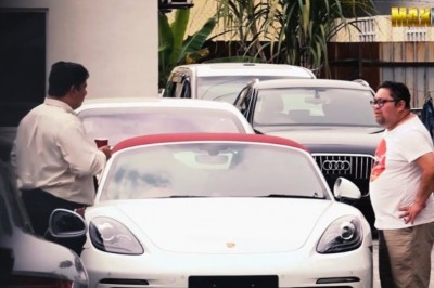 Chyba się go trochę bali. Kiedy „biedak” próbuje kupić sobie Porsche