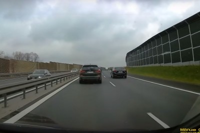 Szaleńcza jazda BMW na S-52 po pasie awaryjnym - Bielsko Biała