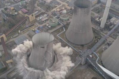Efektowne wyburzanie chłodni kominowej w Elektrowni Łagisza. Robi wrażenie 